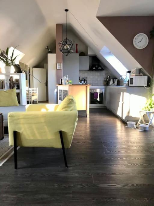 Light Flow Stylish Attic House. M. Balcony 拉施塔特 外观 照片