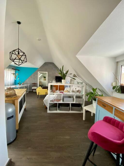Light Flow Stylish Attic House. M. Balcony 拉施塔特 外观 照片
