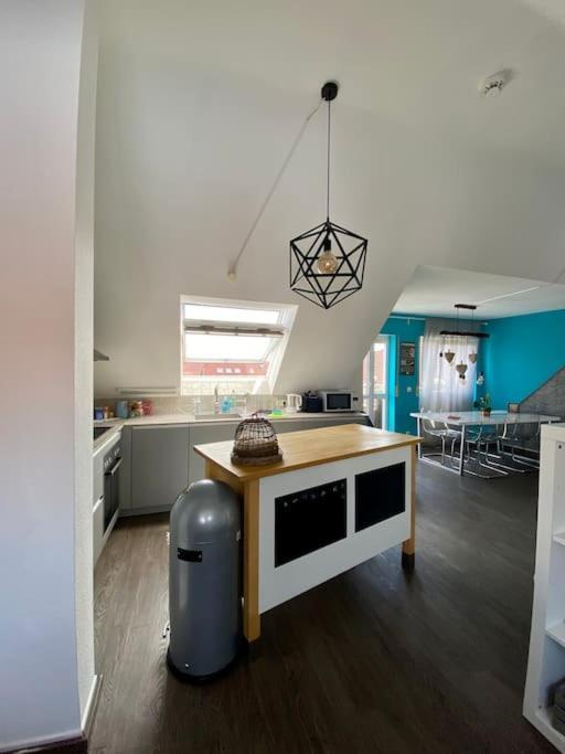 Light Flow Stylish Attic House. M. Balcony 拉施塔特 外观 照片
